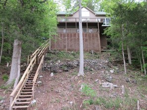 Exterior - Kozy Kove Lakefront, tram,private cove near jumping bridge, fits 4+ families (LaFollette)