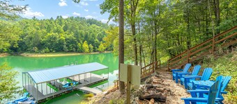 Kozy Kove Lakefront, tram,private cove near jumping bridge, fits 4+ families