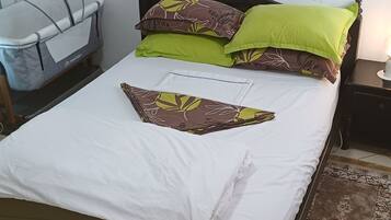 3 chambres, fer et planche à repasser, draps fournis