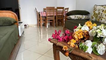 3 bedrooms, iron/ironing board, bed sheets