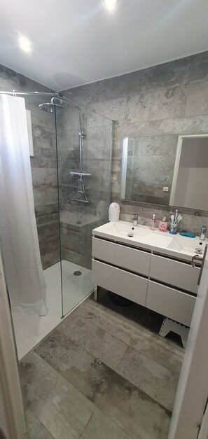 Hair dryer, towels, soap, shampoo