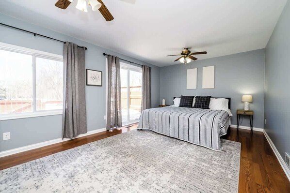 4 bedrooms, travel crib, WiFi, bed sheets