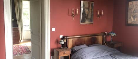 5 bedrooms, iron/ironing board, travel cot, free WiFi