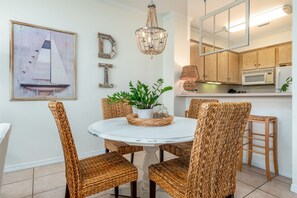 Dining - Salty Dauphin~Private Beach~2 pools (Dauphni Island)