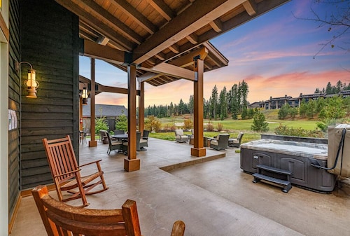 Where Holidays Feel Effortless – Golf Views + Spa/GameRm & 1PM Check-In/Out