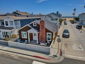 Exterior - Upscale Beach House — 3BD/3.5BA, Jacuzzi & Steps from the Boat Parade! (951 W. Balboa Blvd)