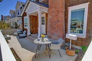 Outdoor dining - Spring is here Great House 3BD/3.5BA, Jacuzzi (951 W. Balboa Blvd)