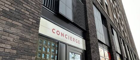 تفاصيل الفندق من الخارج