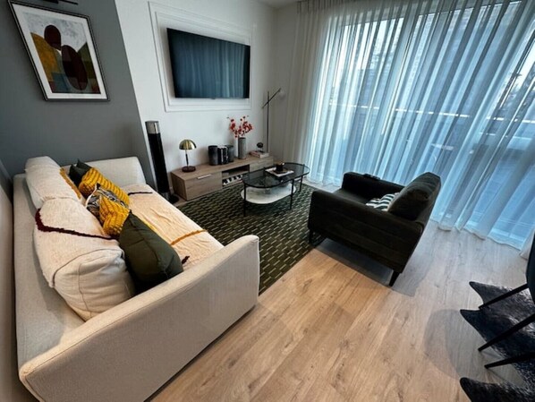 Smart TV, table tennis, books