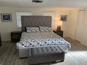 3 عدّة غرف نوم ومكواة/لوح كي وسرير سفر وواي فاي