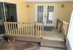 Exterior detail - Updated spacious 3 Bedroom with private beach access, pool, fishing dock & more. (Sarasota)