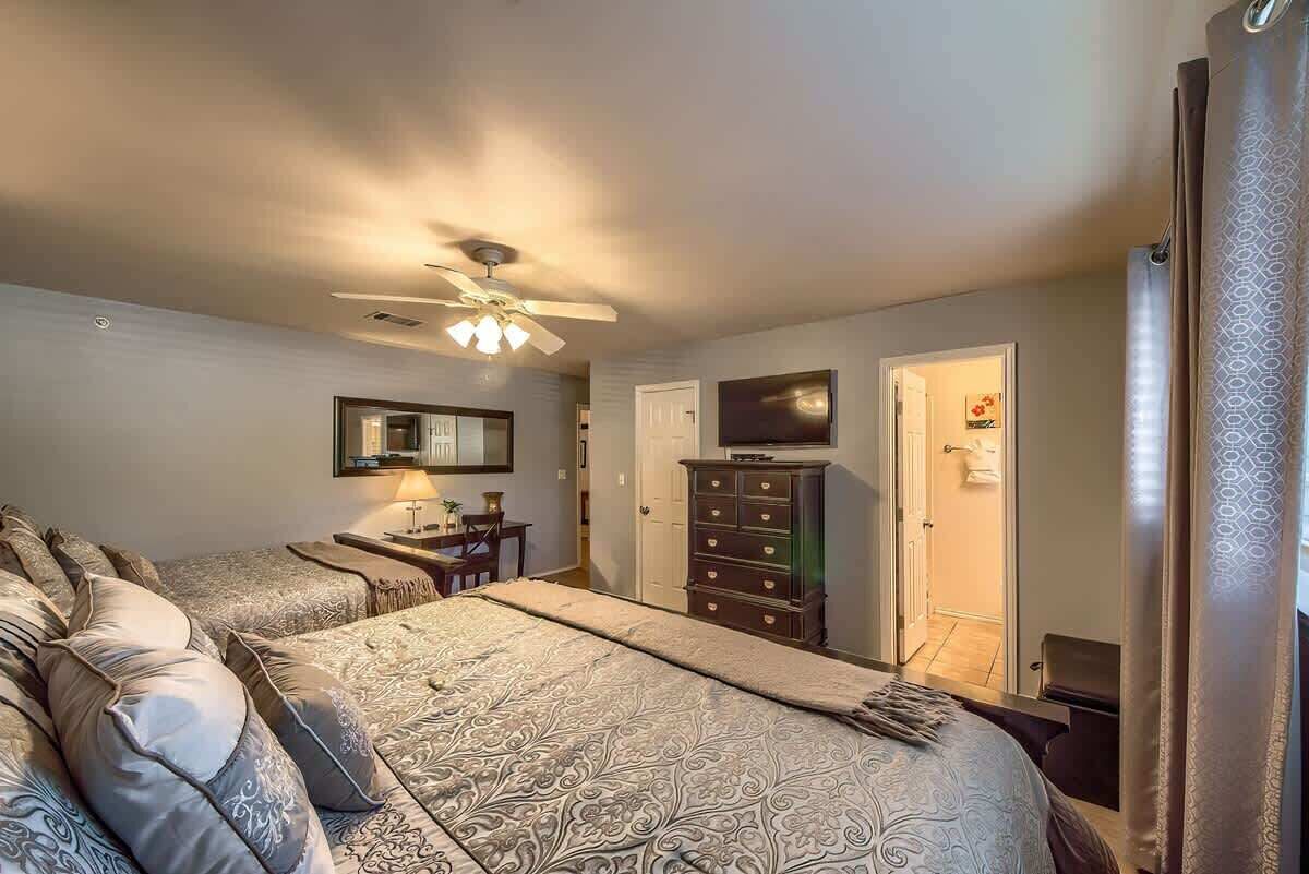 2 bedrooms, iron/ironing board, free WiFi, bed sheets