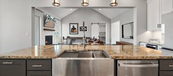 New! Luxury Texas Farmhouse