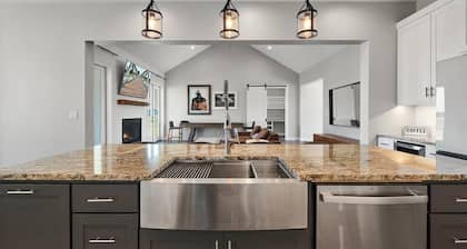 New! Luxury Texas Farmhouse