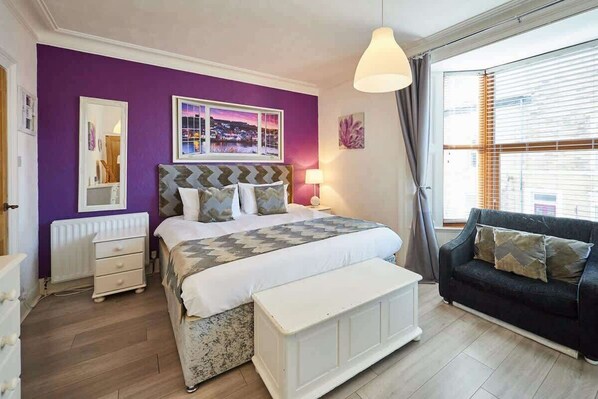 4 bedrooms, desk, free WiFi, bed sheets - Host & Stay | George House (Whitby)
