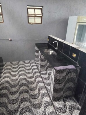 Shower, soap, toilet paper - Tropical House (Ilha Comprida)