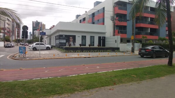 المنشأة من الخارج