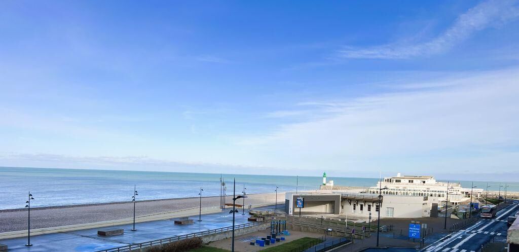 Nær stranden