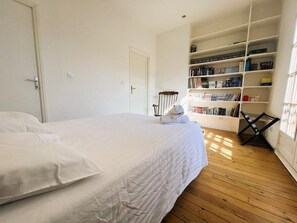 4 bedrooms, WiFi, bed sheets
