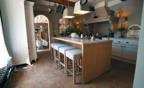 雪櫃、微波爐、焗爐、爐具