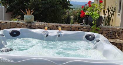 Campagne et Jacuzzi ... c'est cosy le Bumble Bee !