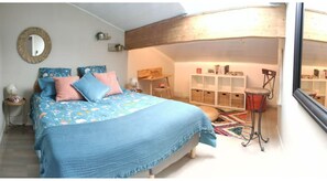 2 Schlafzimmer, Schreibtisch, Bügeleisen/Bügelbrett, Reisekinderbett