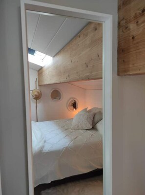 2 bedrooms, desk, iron/ironing board, travel crib - Campagne et Jacuzzi ... C'est Cosy le Bumble Bee ! (Panossas)