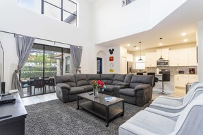 Smart TV, chimenea, videojuegos, futbolito