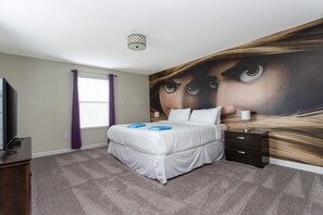 5 bedrooms, desk, iron/ironing board, free WiFi - Brilliance at Solterra with Pool and Spa by Shine Villas (Davenport)