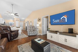 Smart TV - Beautiful, Pet-Friendly, Walk in 2 Bedroom Condo at Fall Creek Resort! (Branson)