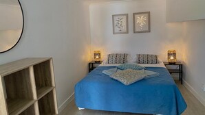 Standard Double Room | Soundproofing, WiFi (free), bed sheets - Anchor House Albufeira (Albufeira)