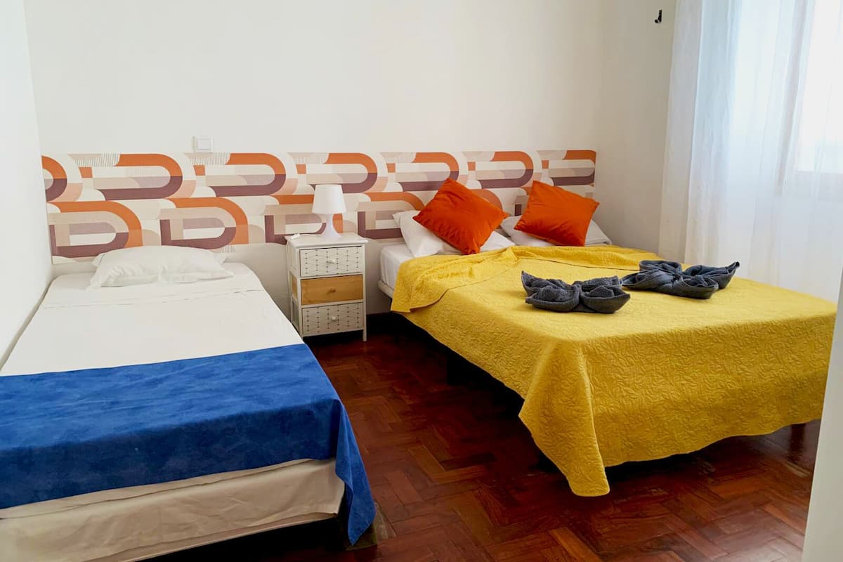 Soundproofing, free WiFi, bed sheets
