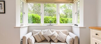 Woodland Cottage by inspirestays.com - a cottage that sleeps 2 guests in 1 bedroom