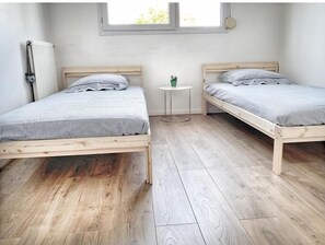 2 bedrooms, iron/ironing board, travel cot, free WiFi - Cosy and Chill Appartement- Paris CDG Airport- Disneyland- Parc des Expos (Gonesse)
