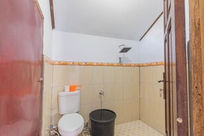 Deluxe tweepersoonskamer, uitzicht op bergen | Badkamer | Handdoeken