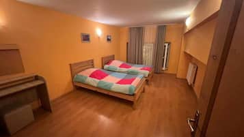Economy Room | Down duvets, soundproofing, free WiFi, bed sheets