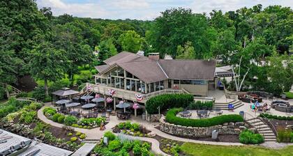 Luxury Abbey Springs Lake House |Extraordinary 3 Level Home |Golf Cart |Wraparound Deck |Pools |Golf