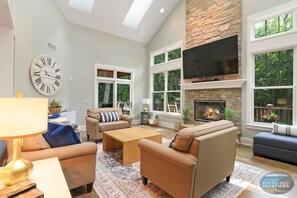 TV, fireplace