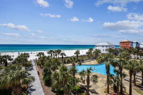 Beautiful end 3 bdr unit with fabulous views, Spring/Summer open book now!