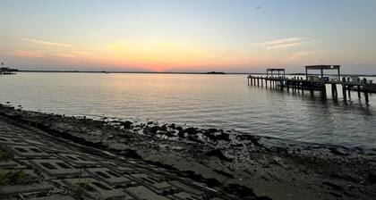 2 Bedroom 1 Bath 1 block to Sunset Lake & 3 blocks to the Beach!