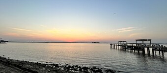 2 Bedroom 1 Bath 1 block to Sunset Lake & 3 blocks to the Beach!