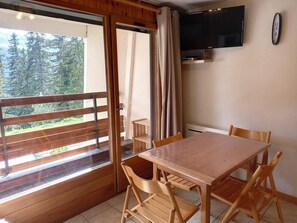 Dining - Ground floor, view ski slopes, balcony, tv, ski locker, 25m², Flaine (Flaine)