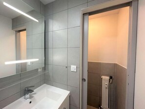 Bathroom - 150m from shops, 3rd floor, view mountain, balcony, ski locker, 30m², Méribel (Méribel - Les Allues)
