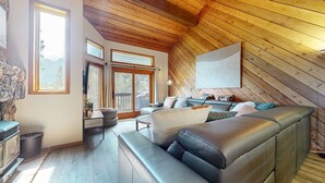 Condo, 3 Bedrooms | Living area