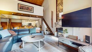 Condo, 3 Bedrooms | Living area | Smart TV, streaming services