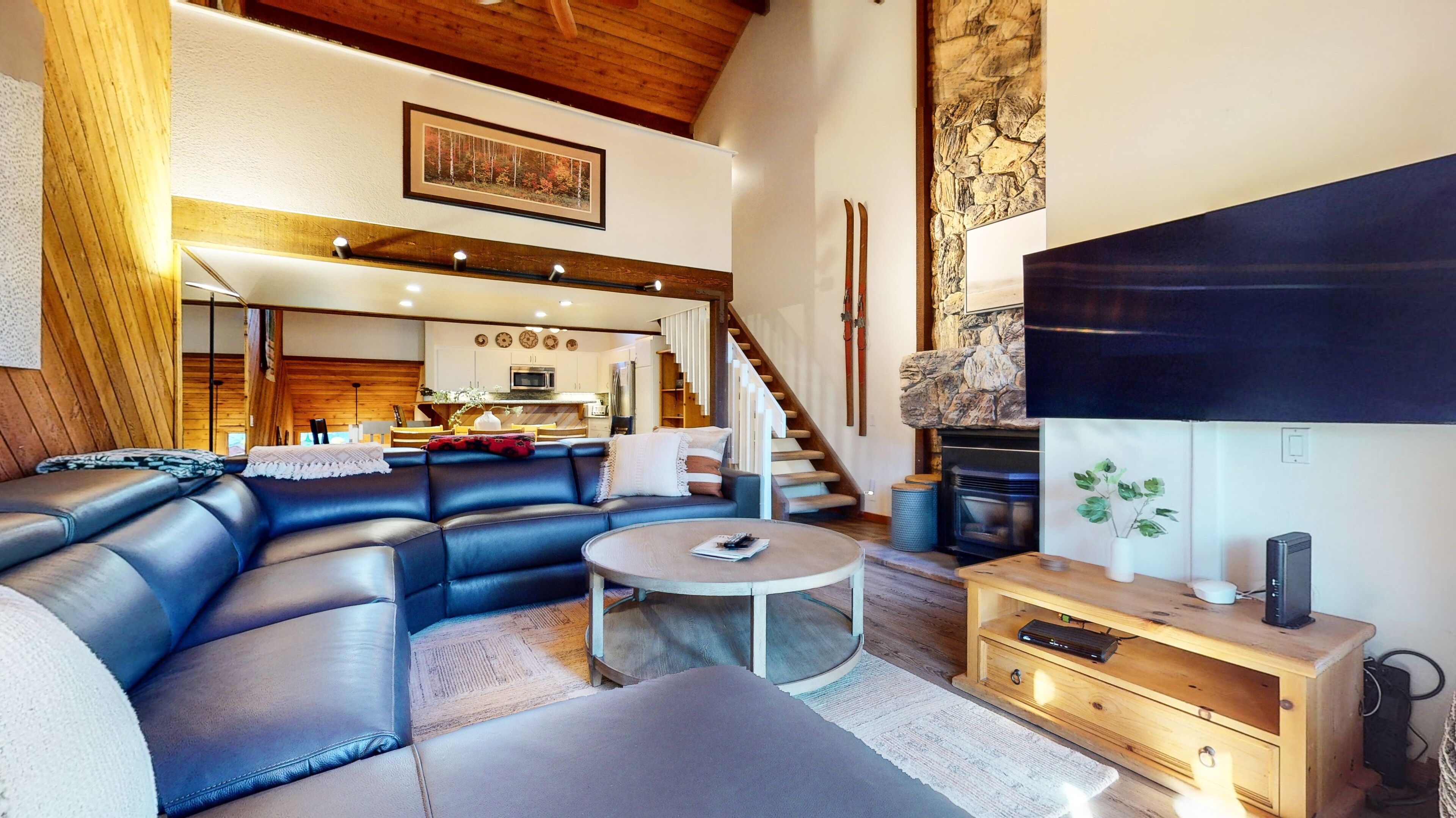 คอนโด, 3 ห้องนอน | บริเวณนั่งเล่น | สมาร์ททีวี, บริการสตรีมมิ่ง