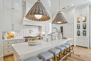 House, 5 Bedrooms | Private kitchen | Fridge, oven, coffee/tea maker, toaster - Rees On Western Lake 605 Western Lake Drive 5 Bedroom Home by RedAwning (Santa Rosa Beach)