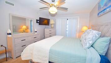 Condo, 2 Bedrooms | 2 bilik tidur, seterika/papan seterika, Wi-fi percuma