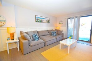Condo, 2 Bedrooms | Living area