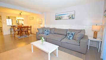 Condo, 2 Bedrooms | Living area